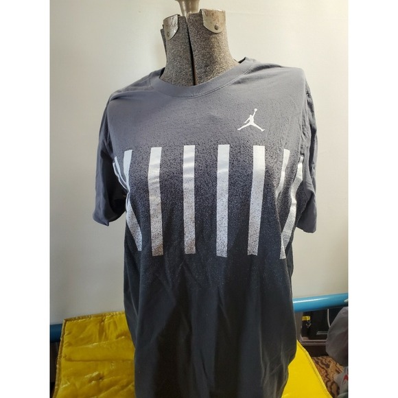Michael Jordon Basketball T-Shirt - Picture 3 of 4
